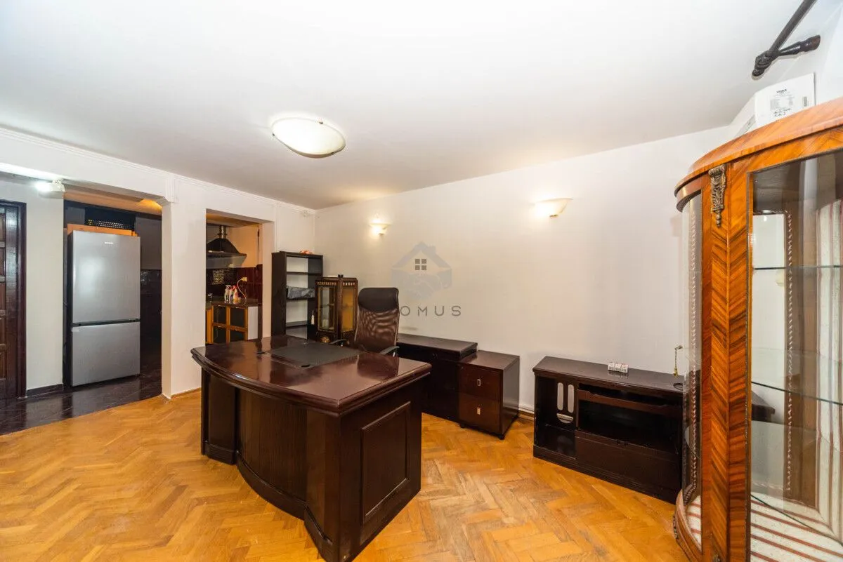 Izdavanje, kuća, 380m², Gorica C, Podgorica