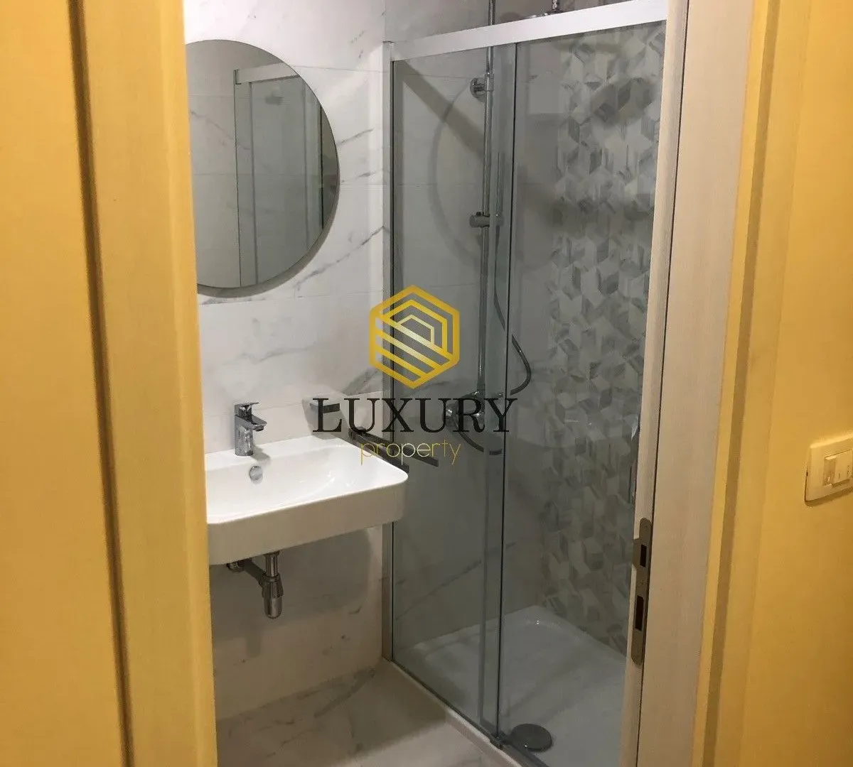 Izdavanje, jednosoban stan, 47m², Central Point, Podgorica