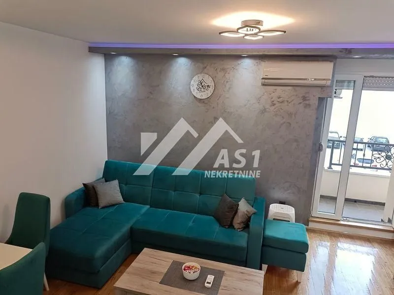 Izdavanje, dvosoban stan, 42m², Salajka, Novi Sad Sve Podlokacije