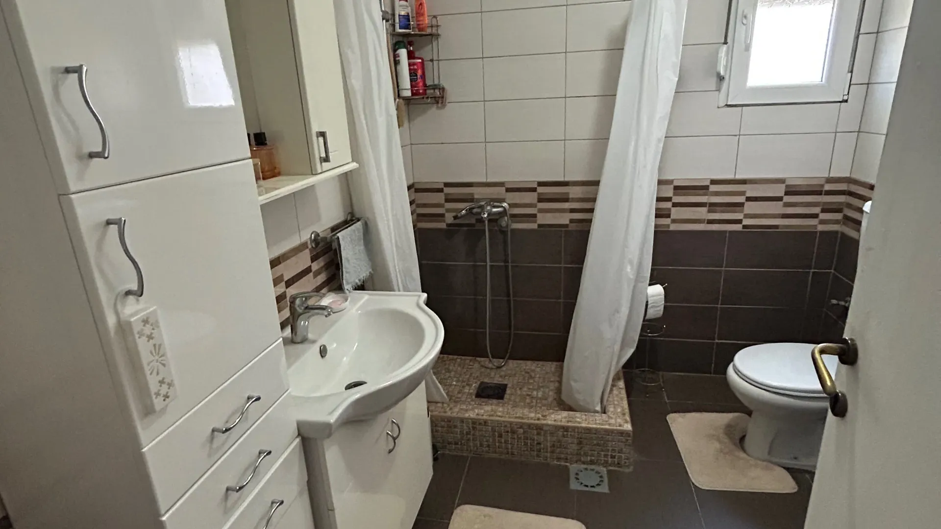 Sale, house, 200m², Donji Kokoti, Podgorica