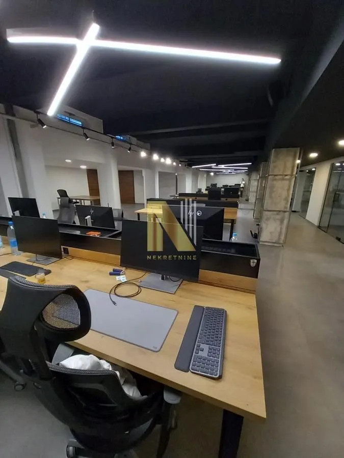 Sale, office space, 288m², Grbavica, Novi Sad Sve Podlokacije