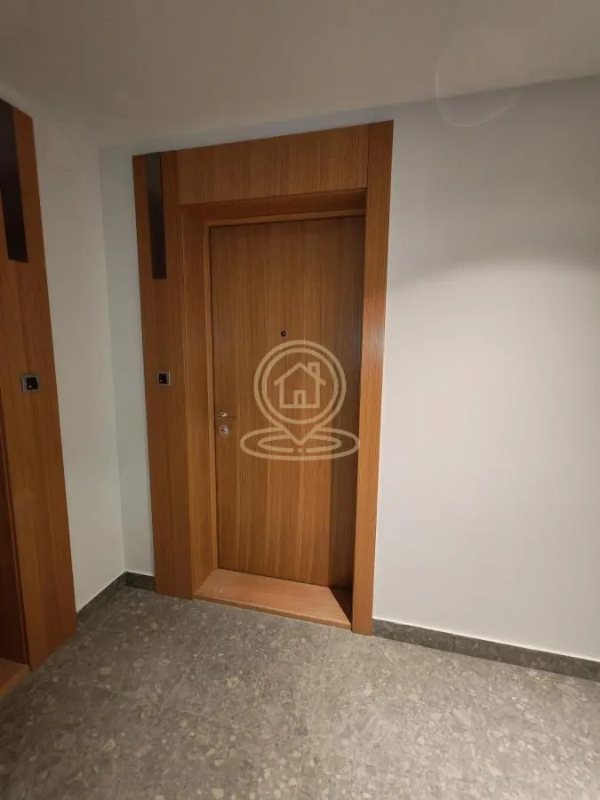 Izdavanje, poslovni prostor, 76m², Čukarica, Beograd