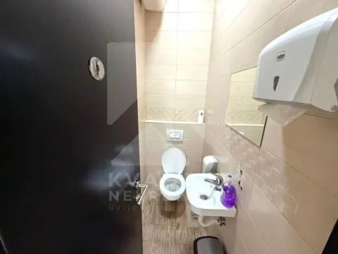 Prodaja, poslovni prostor, 77m², Stari Aerodrom, Podgorica - image 7