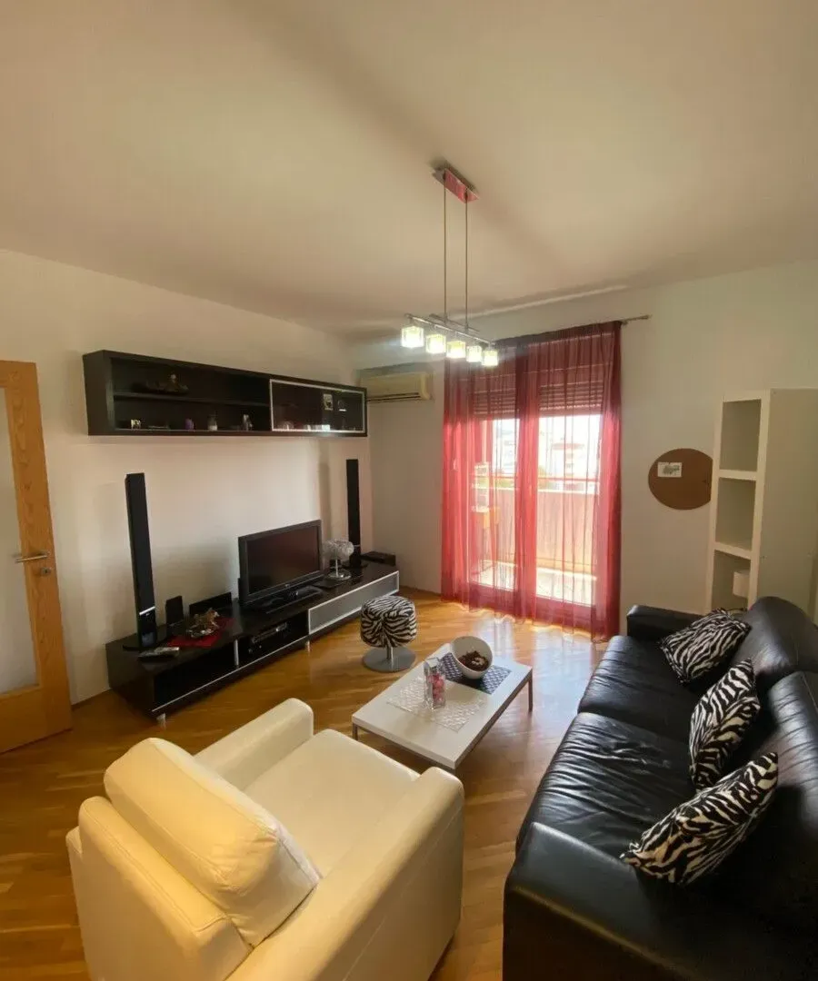 Izdavanje, jednosoban stan, 50m², Preko Morače, Podgorica