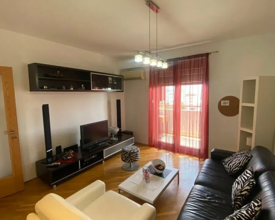 Izdavanje, jednosoban stan, 50m², Preko Morače, Podgorica