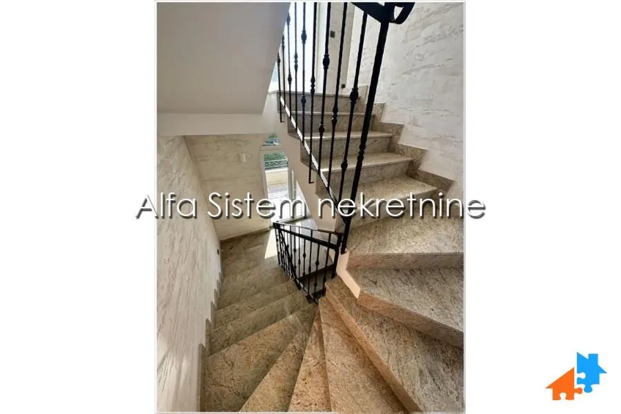 Prodaja, četvorosoban stan, 147m², Banovo Brdo, Beograd
