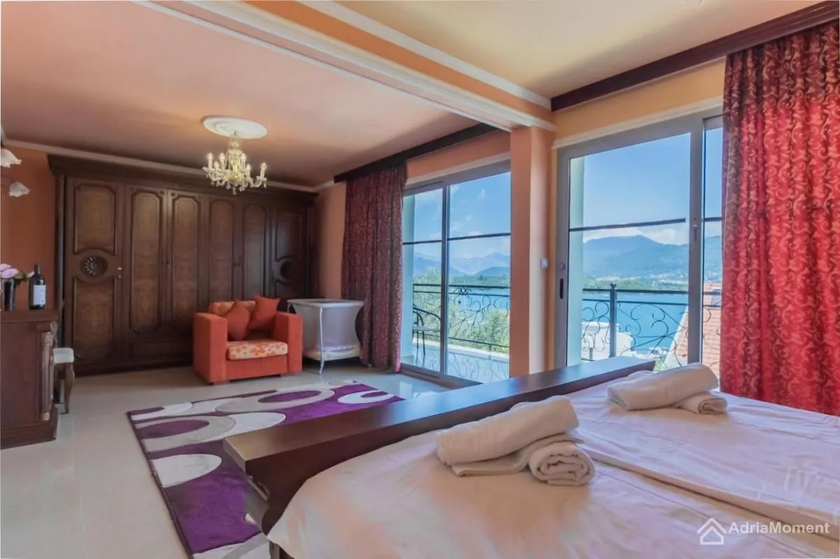 Sale, house, 220m², Đuraševići, Tivat