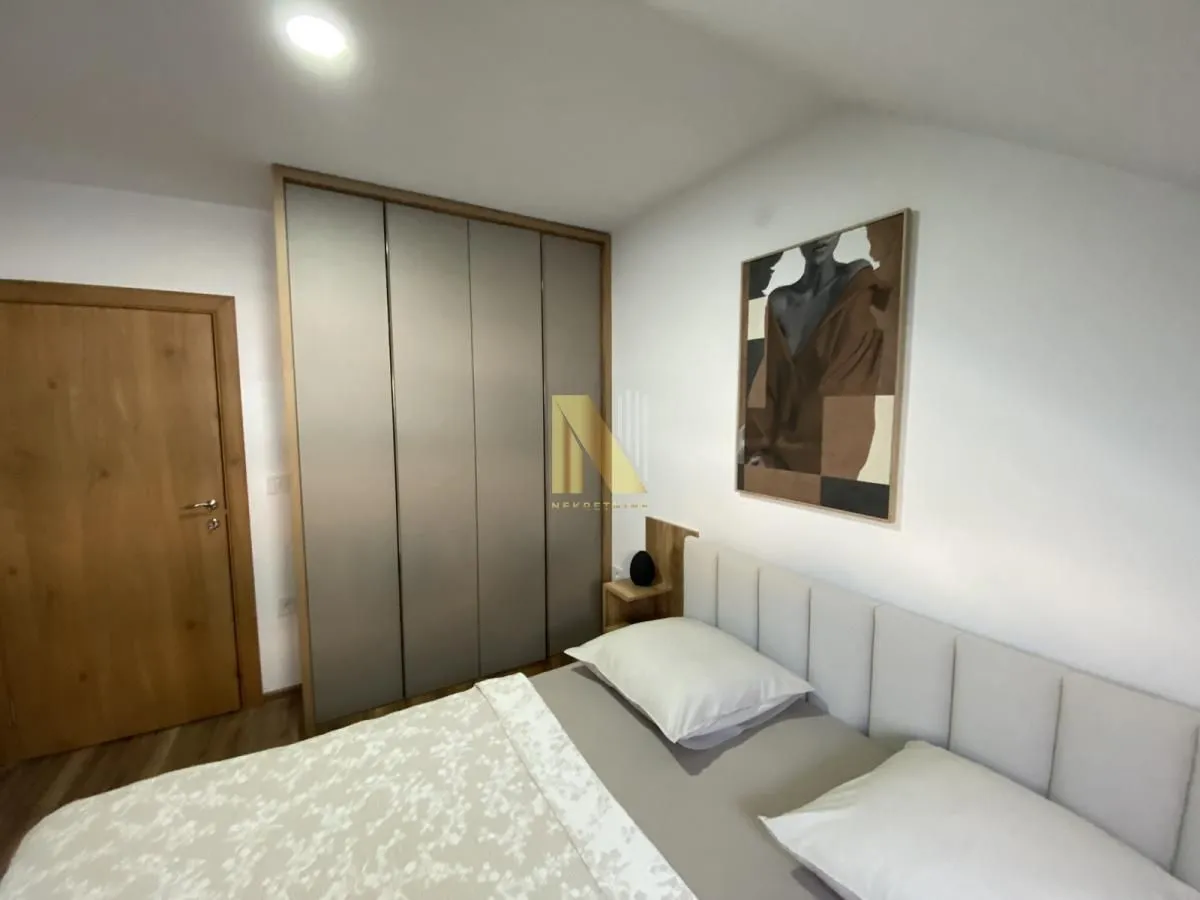 Izdavanje, dvosoban stan, 50m², Centar, Novi Sad