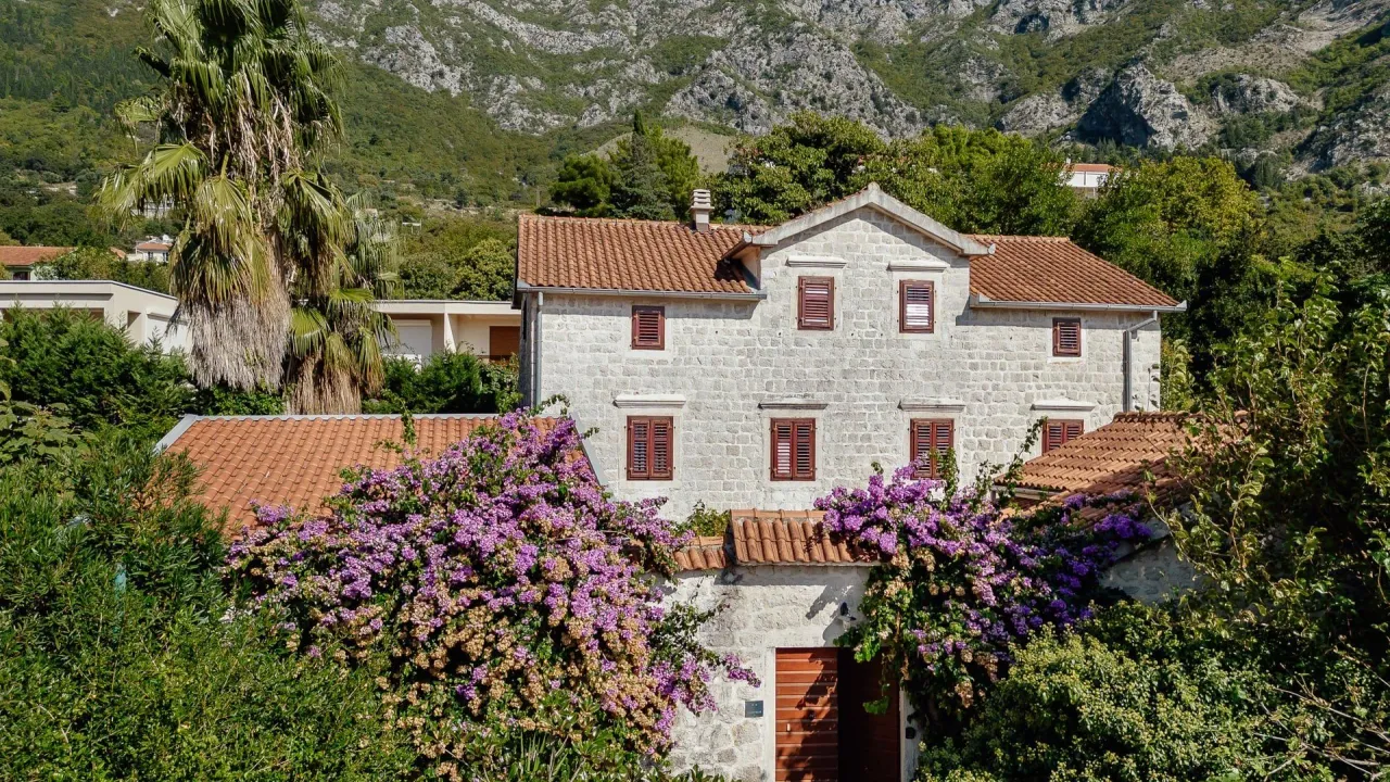 Sale, house, 240m², Risan, Kotor
