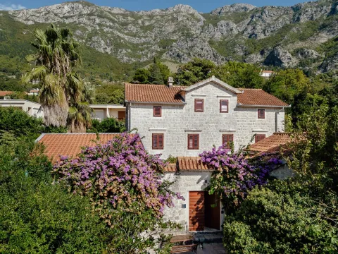 Sale, house, 240m², Risan, Kotor