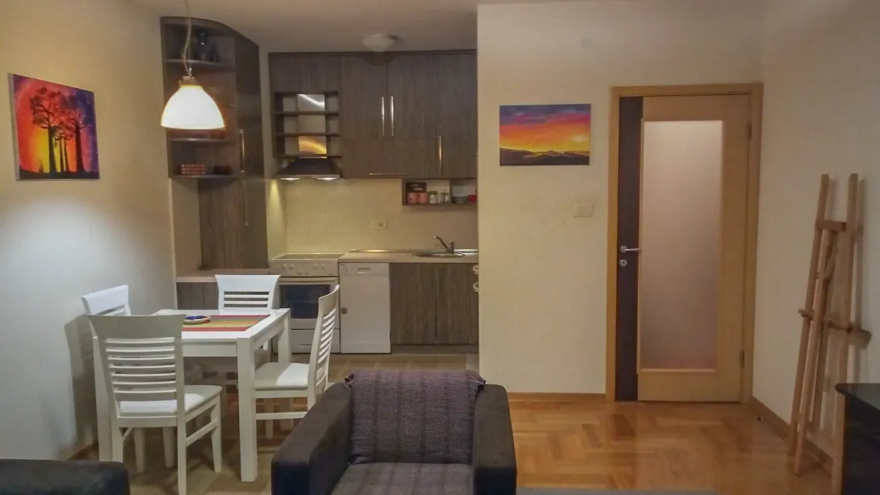 Izdavanje, jednosoban stan, 52m², Pobrežje, Podgorica