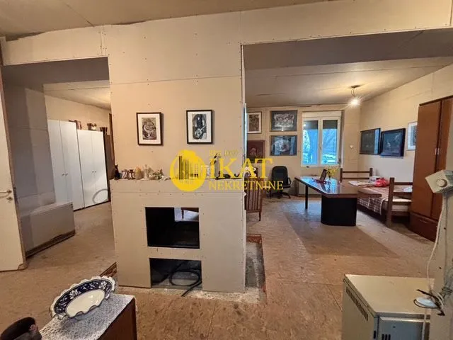 Prodaja, trosoban stan, 86m², Kalenić Pijaca, Vračar Sve Podlokacije