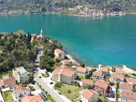 Prodaja, trosoban stan, 85m², Dobrota, Kotor