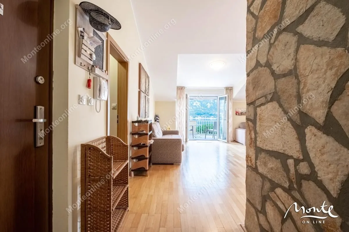 Prodaja, dvosoban stan, 83m², Prčanj, Kotor