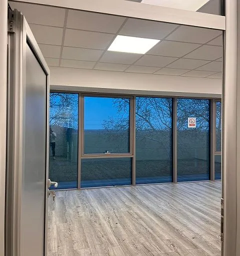 Izdavanje, poslovni prostor, 350m², Zemun Sve Podlokacije, Beograd