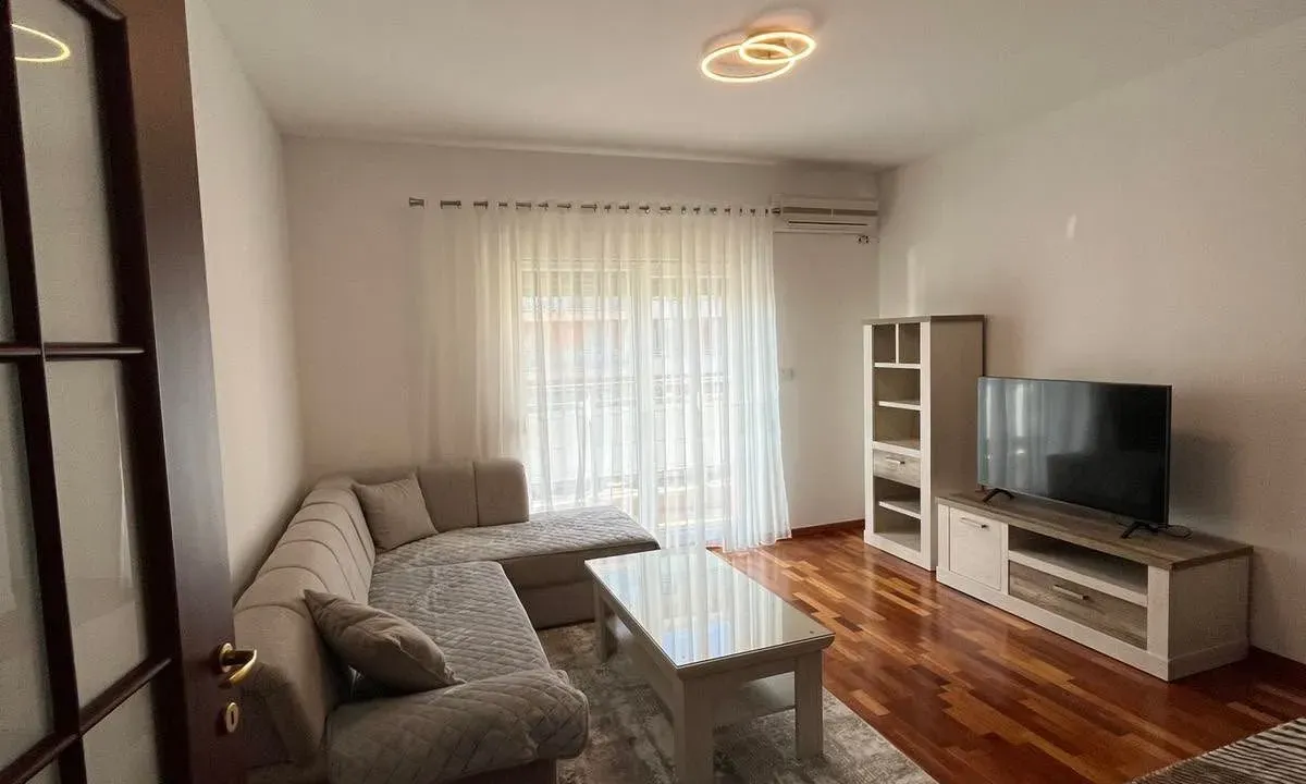 Izdavanje, jednosoban stan, 53m², City Kvart, Podgorica