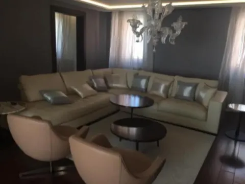 Izdavanje, trosoban stan, 240m², Kalenić Pijaca, Vračar Sve Podlokacije - image 3