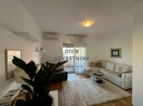 Izdavanje, garsonjera, 34m², City Kvart, Podgorica - image 2