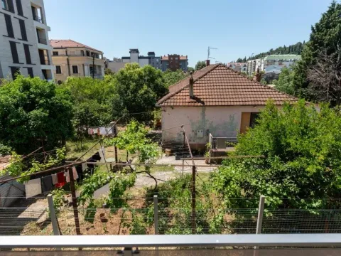 Izdavanje, trosoban stan, 86m², Stara Varoš, Podgorica - image 17