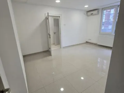 Izdavanje, poslovni prostor, 28m², Bulevar Oslobodjenja, Novi Sad Sve Podlokacije - image 2