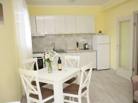 Rent, one bedroom apartment, 50m², Seljanovo, Tivat - image 2