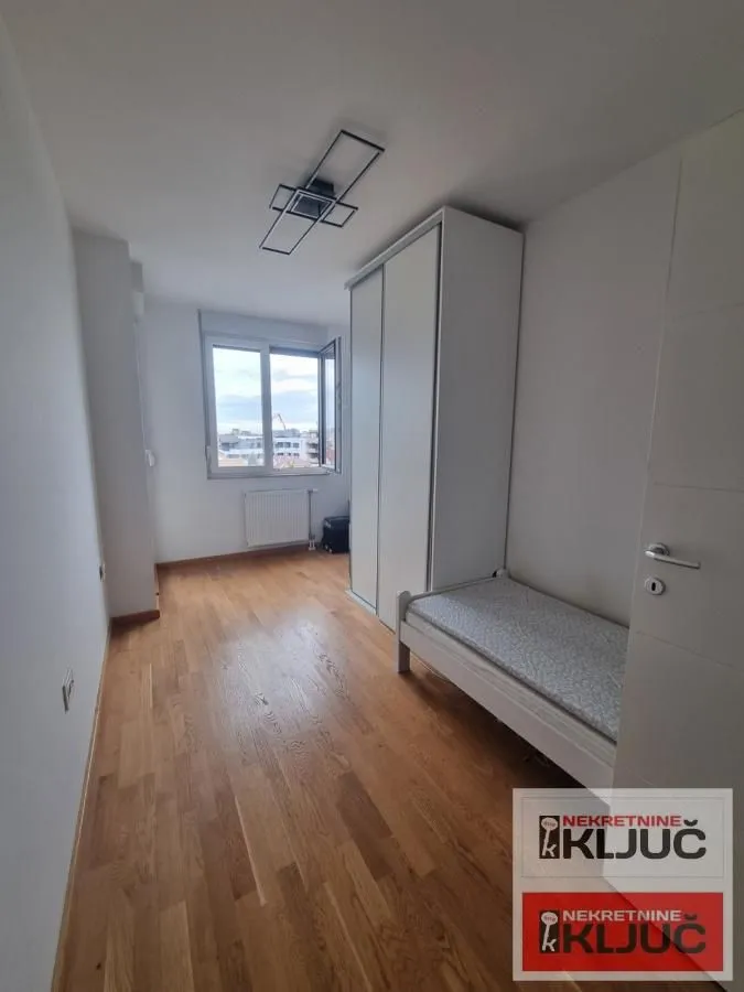 Prodaja, trosoban stan, 82m², Bulevar patrijarha Pavla, Novi Sad Sve Podlokacije