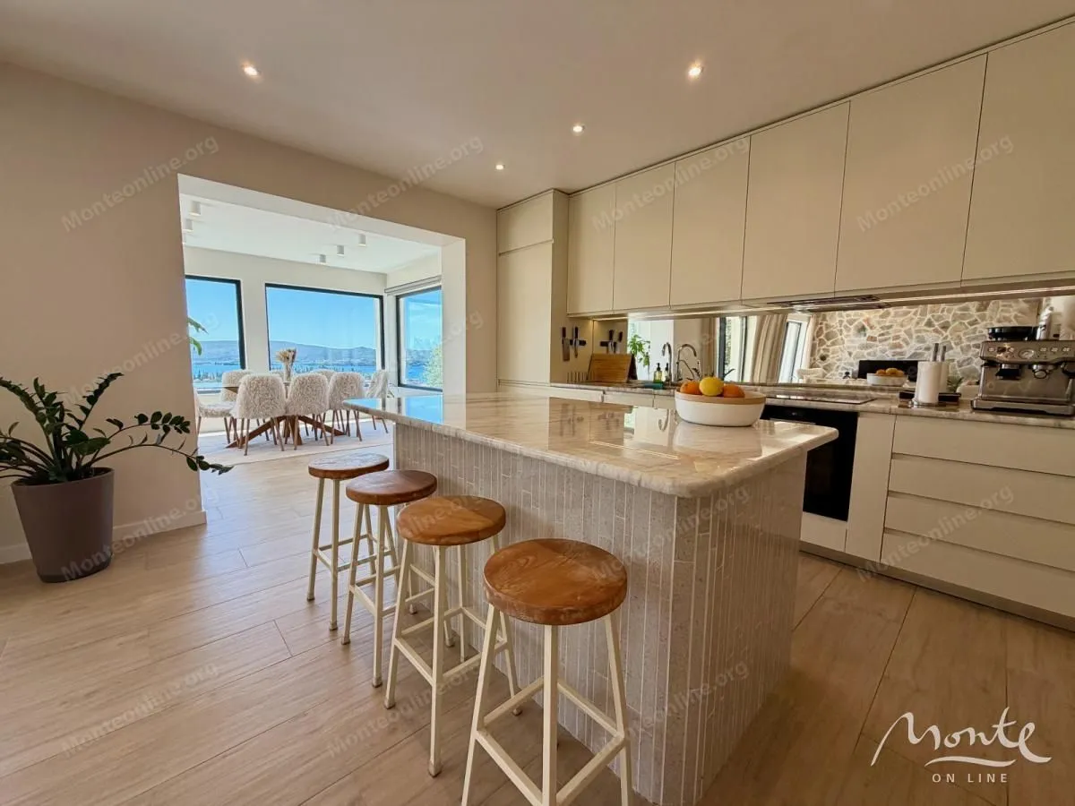 Prodaja, kuća, 220m², Tivat, Crna Gora