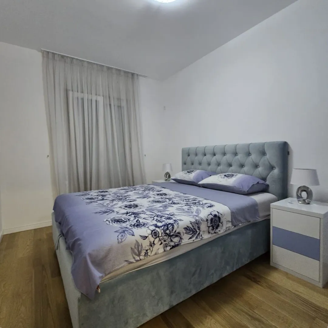 Izdavanje, jednosoban stan, 54m², Central Point, Podgorica