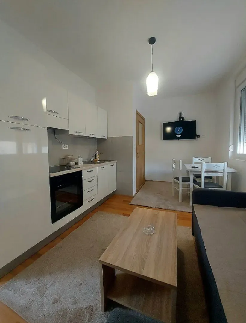 Izdavanje, dvosoban stan, 57m², Centar, Nikšić
