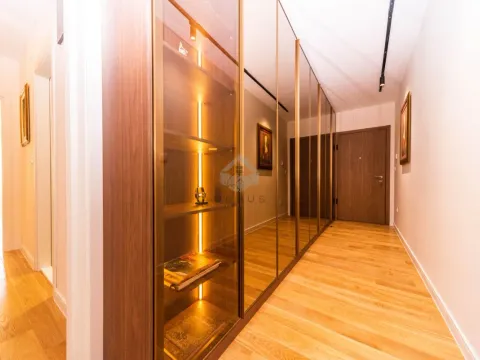 Izdavanje, dvosoban stan, 108m², Central Point, Podgorica - image 16