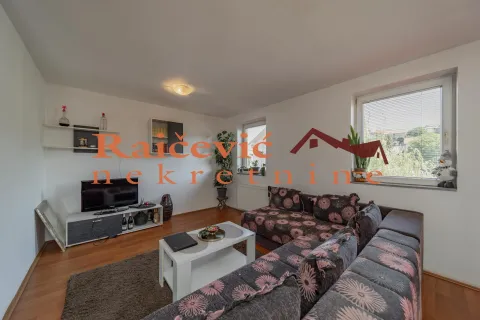 Sale, house, 260m², Resnik, Beograd - image 2