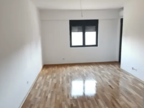 Izdavanje, poslovni prostor, 56m², Vezirov Most, Podgorica - image 3