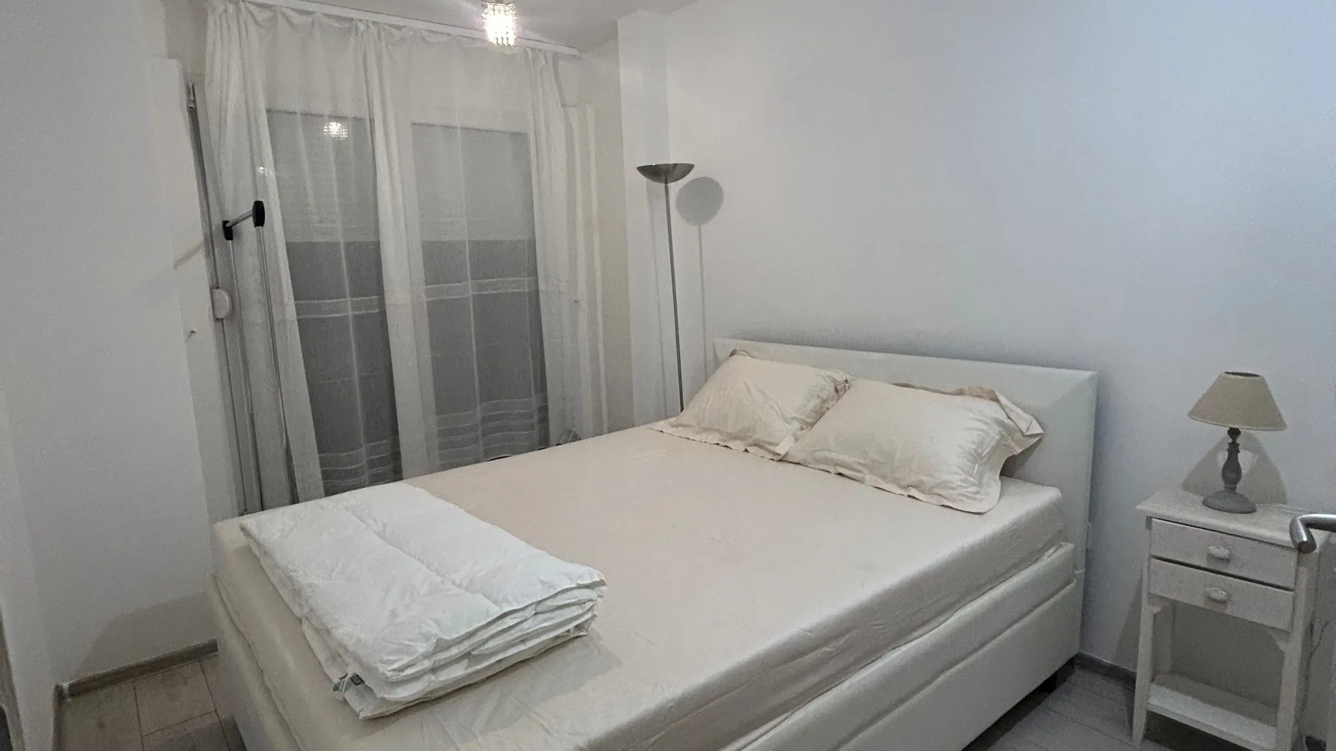 Izdavanje, jednosoban stan, 40m², Blok 5, Podgorica