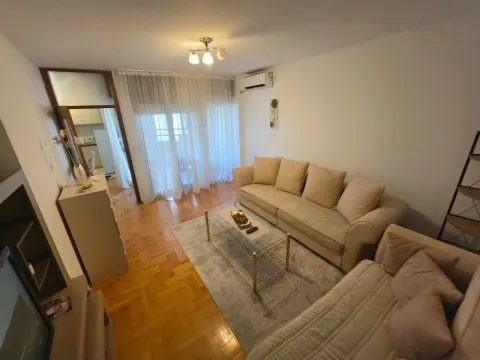 Rent, one bedroom apartment, 60m², Blok 6, Podgorica - image 5