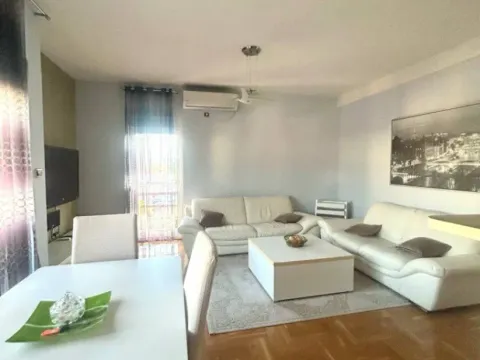 Izdavanje, dvosoban stan, 75m2, Stari Aerodrom, Podgorica Izdavanje, dvosoban stan, 75m2, Stari Aerodrom, Podgorica