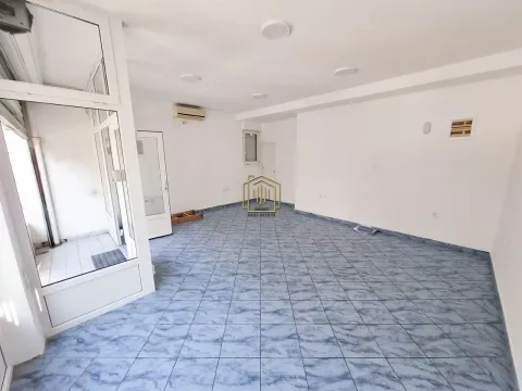 Rent, office space, 34m², Stari Aerodrom, Podgorica - image 4