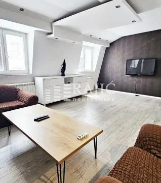 Prostrani dnevni boravak sa garniturom i TV-om. - image 3