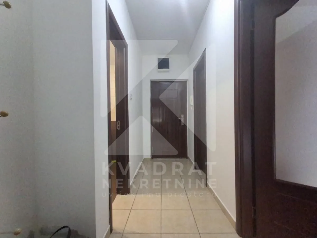 Izdavanje, jednosoban stan, 46m², Krivi Most, Podgorica