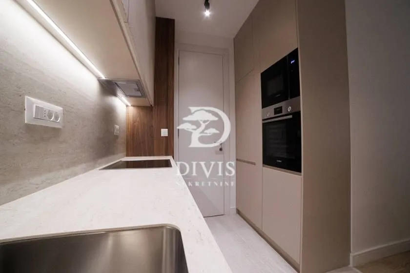 Izdavanje, trosoban stan, 130m², Crveni Krst, Beograd