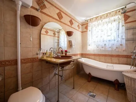 Sale, house, 420m², Škaljari, Kotor - image 8