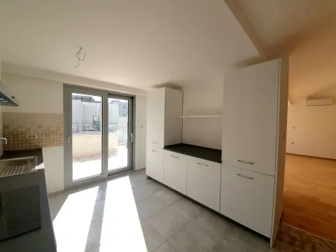 Sale, three bedroom apartment, 171m², Petrovac, Budva - image 9