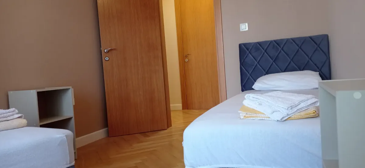 Rent, two bedroom apartment, 81m², Dobrota, Kotor
