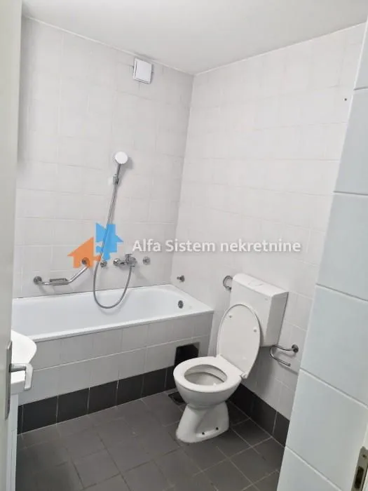 Izdavanje, trosoban stan, 77m², Novi Beograd Sve Podlokacije, Beograd