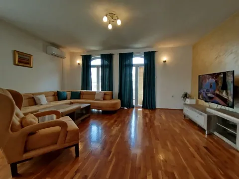 Izdavanje, kuća, 160m², Tološi, Podgorica - image 4
