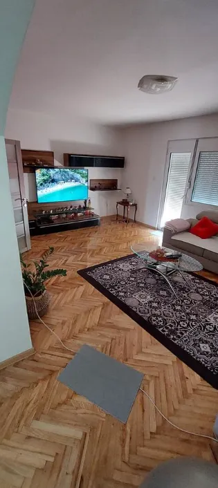 Sale, house, 220m², Stari Aerodrom, Podgorica