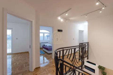 Rent, house, 417m², Jajinci, Voždovac Sve Podlokacije - image 19