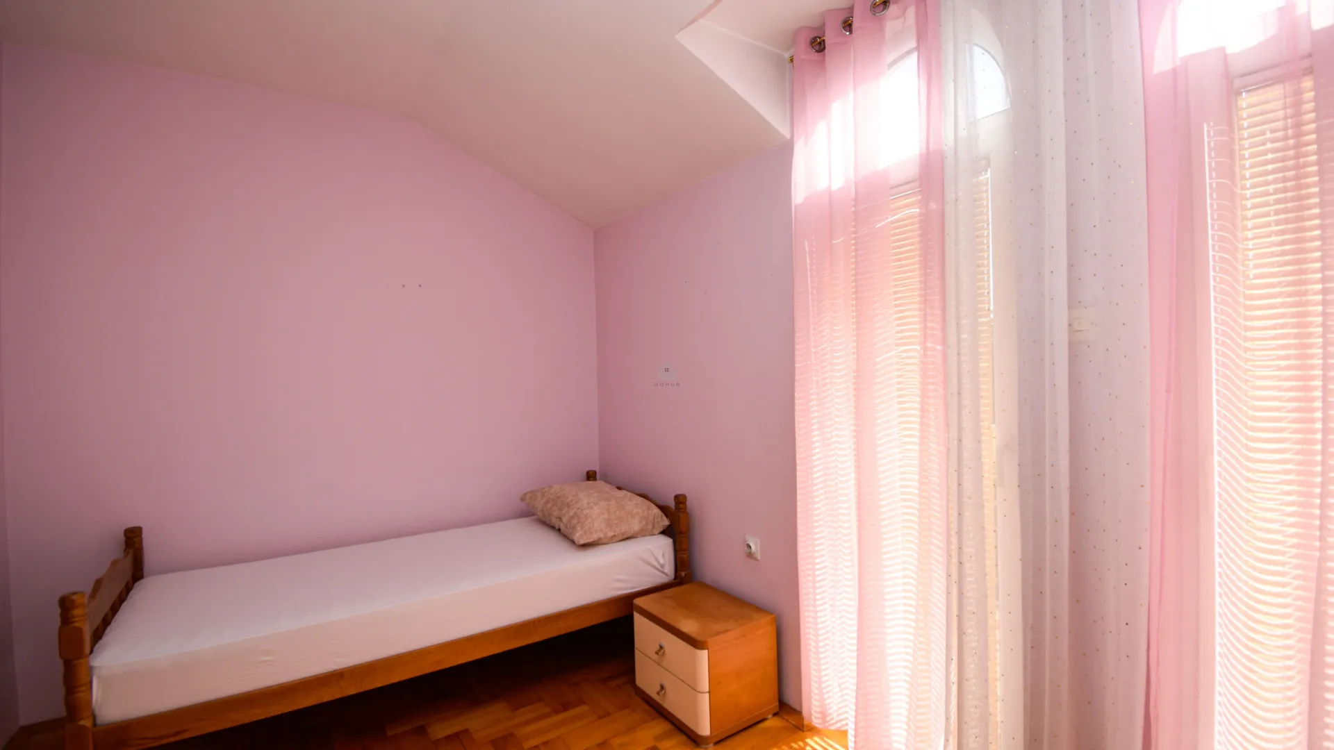 Rent, four bedroom apartment, 180m², Tološi, Podgorica