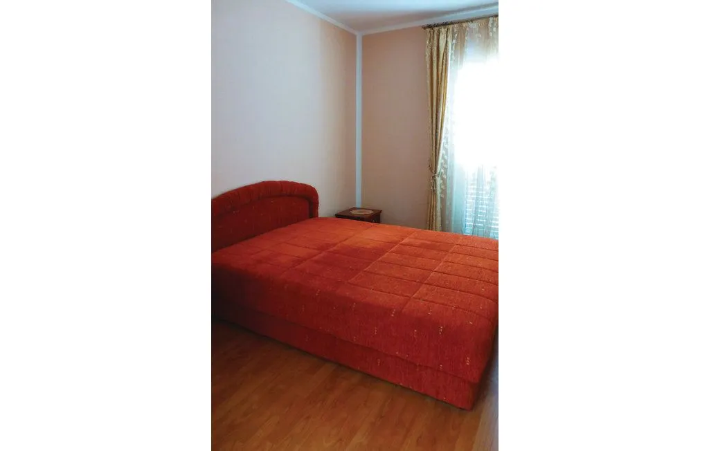 Izdavanje, jednosoban stan, 80m², Topla, Herceg Novi