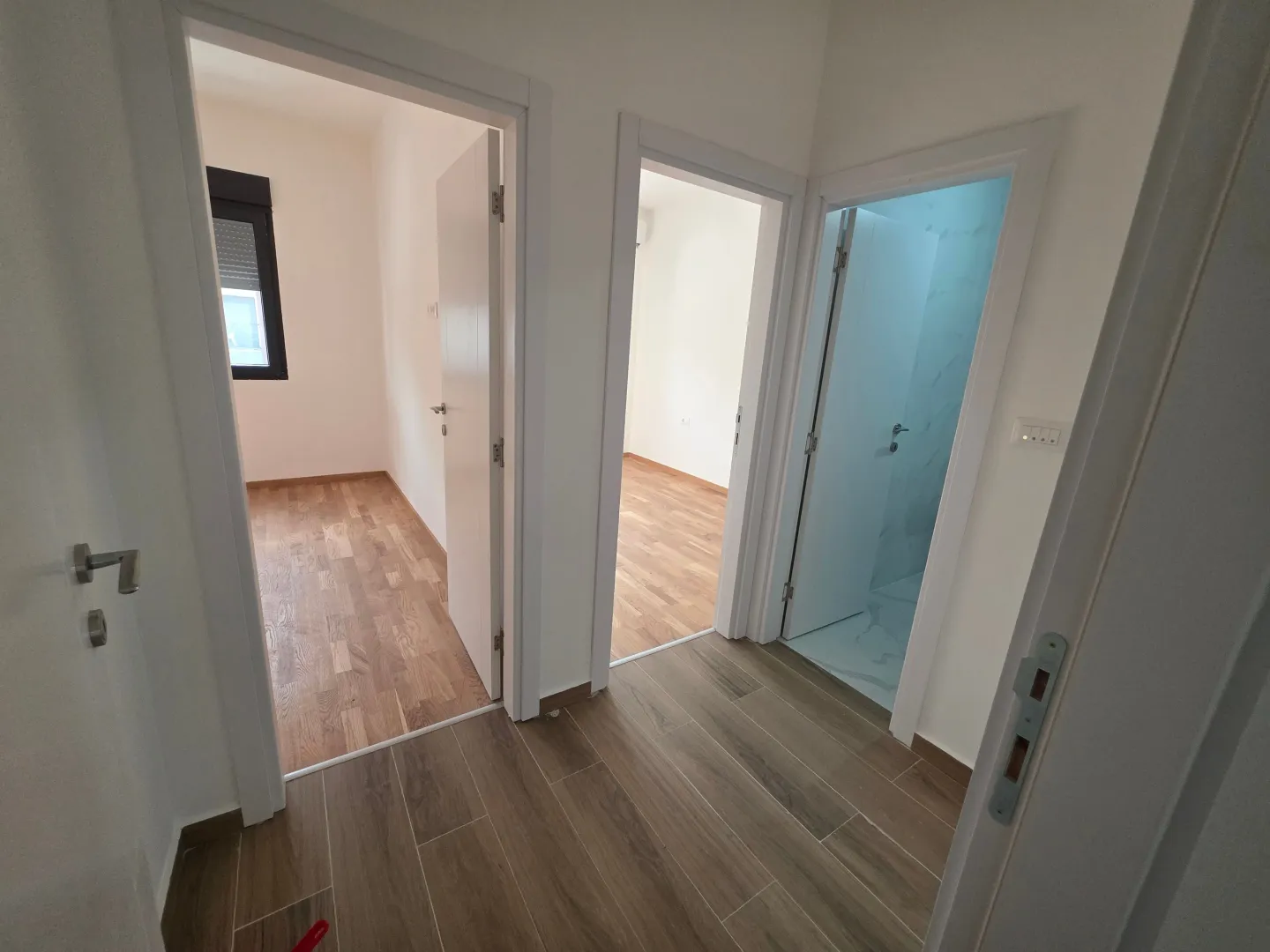 Izdavanje, dvosoban stan, 70m², Pod Goricom, Podgorica