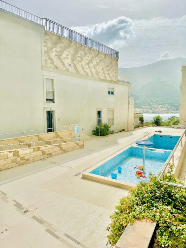 Prodaja, dvosoban stan, 102m², Dobrota, Kotor